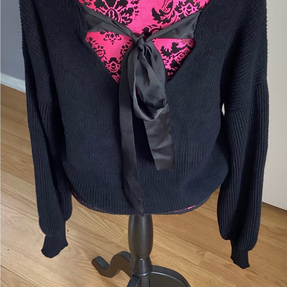 NWOT Elegant Black V-Neck Sweater With Back Satin Tie XL